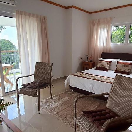 Le Chant De Merle Self -Catering Studios And Apartments Mahe Island Eksteriør billede